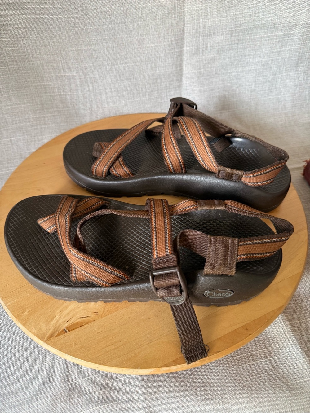 Very good Men’s size 9 Chaco toe loop Sandals (Terreno style )